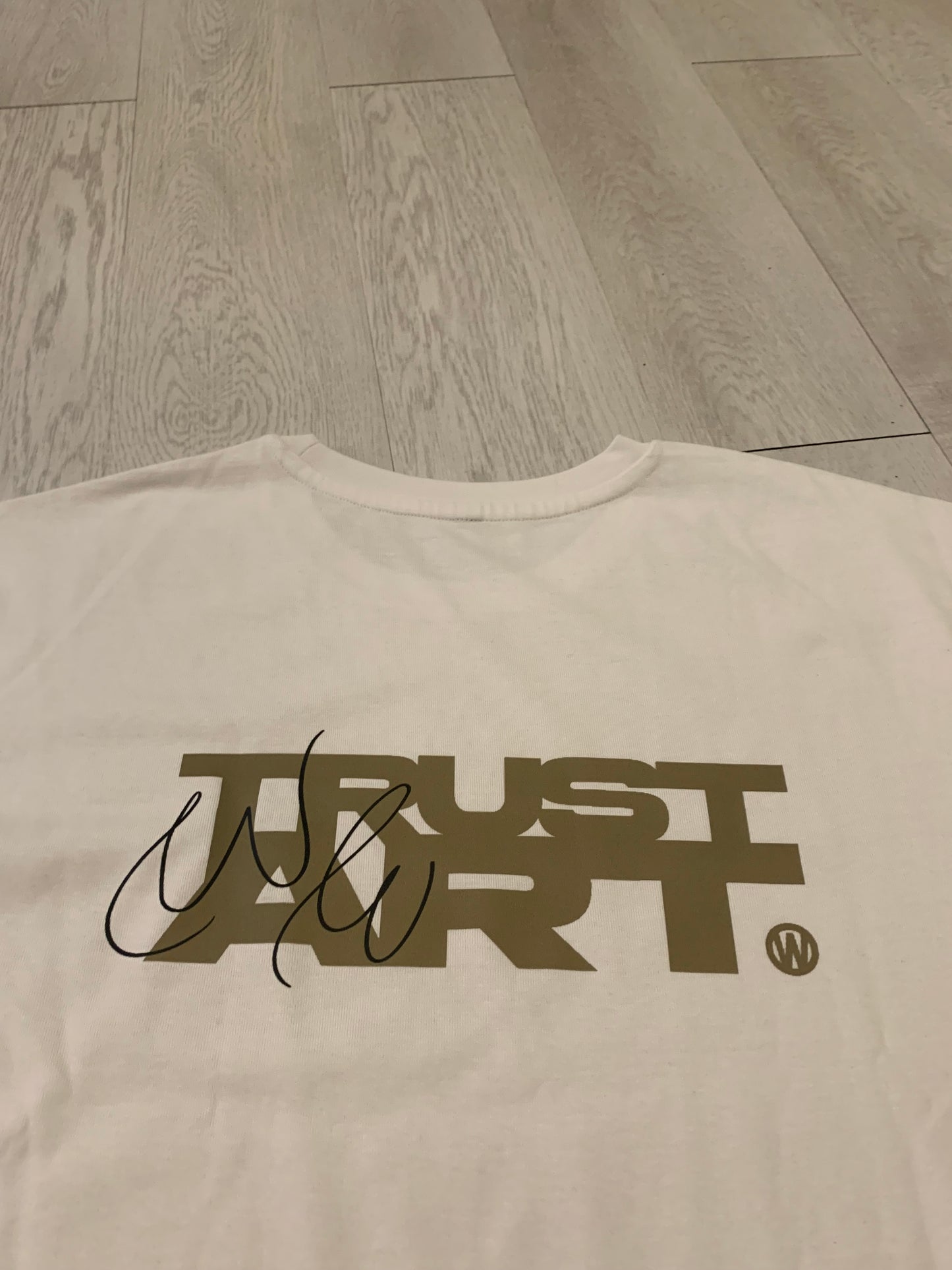 TRUST ART TEE